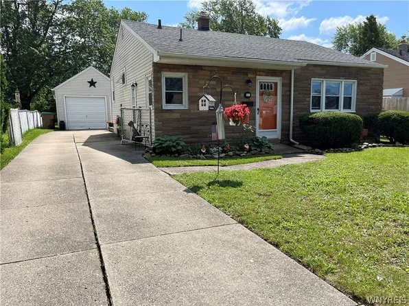 221 Commodore Ter, Cheektowaga, NY 14225
