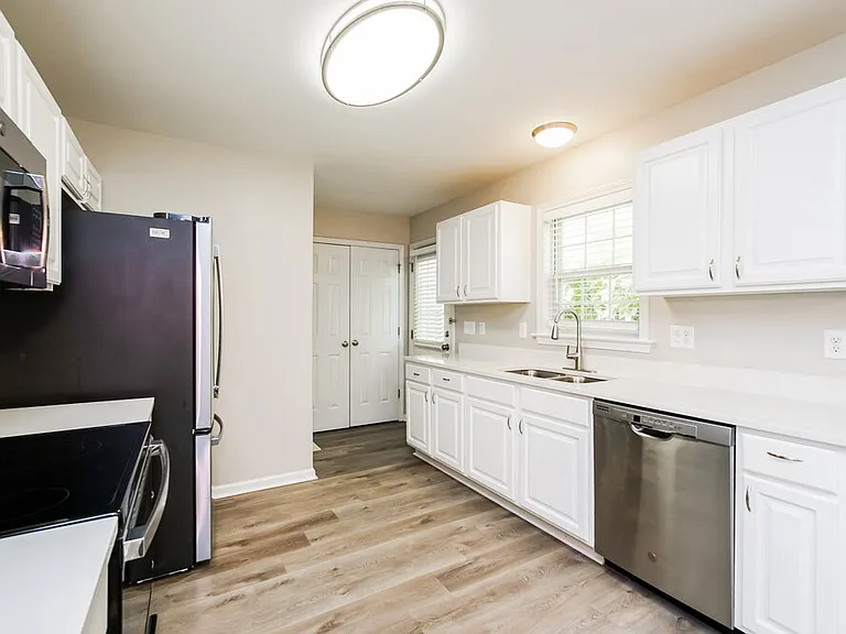 500 Jaffiley Ct — Photo 6