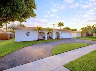 8820 NW 4th St, Pembroke Pines, FL 33024