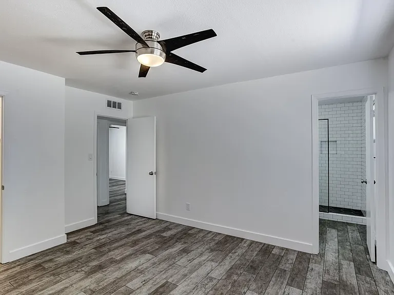 2500 E Hermosa Dr — Photo 25