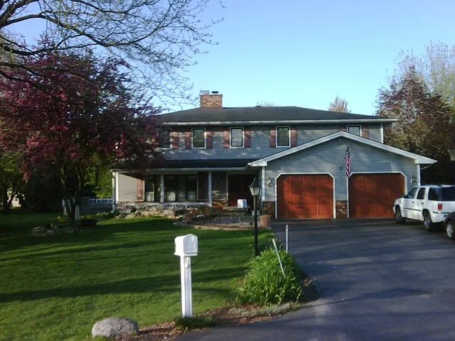 911 Holly Ct photo 1