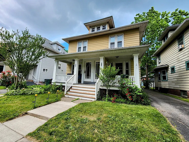 Parsells Ave — Photo 1