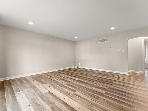 3rd image of 5043 Adams St
