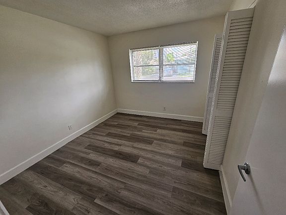 5th image of 236 SE 9th Ave
