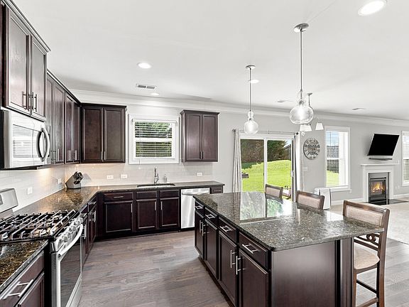4th image of 274 Braselton St