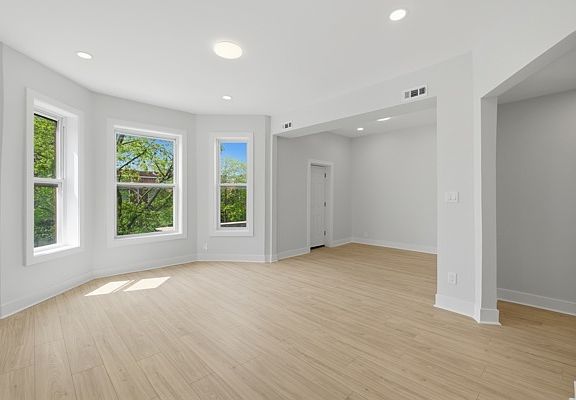 4th image of 6139 S Saint Lawrence Ave
