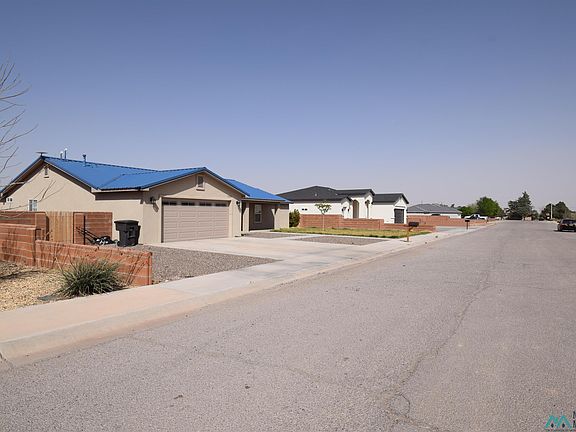 2nd image of 1209 Los Luna Dr