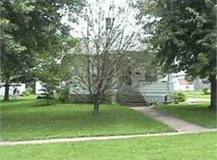 218 Carson St, Pella, IA 50219
