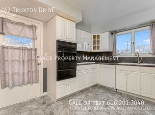 1067 Truxton Dr NE, Grand Rapids, MI