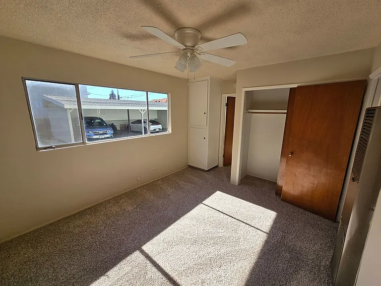 302-306 1/2 E Navilla Pl — Photo 8