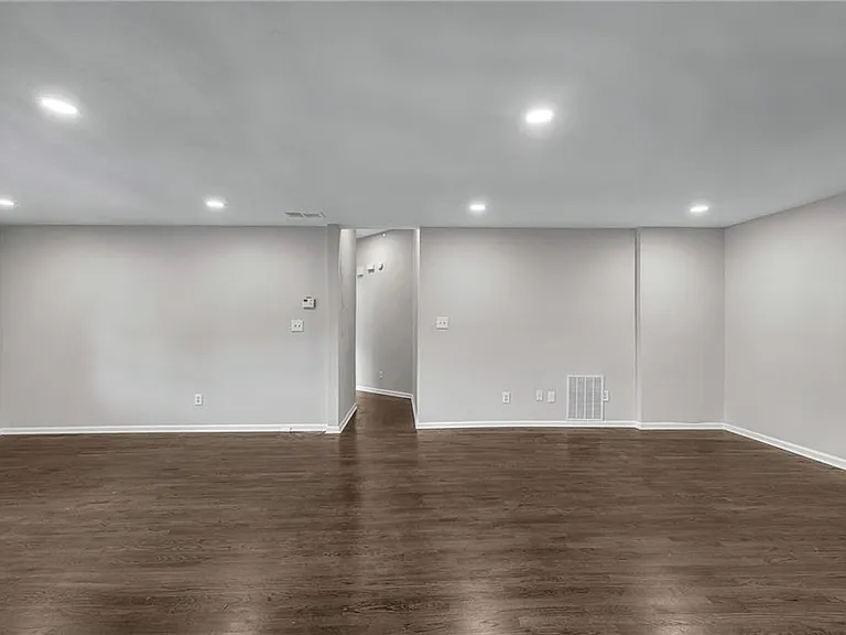 660 Queen St SW #A — Photo 32