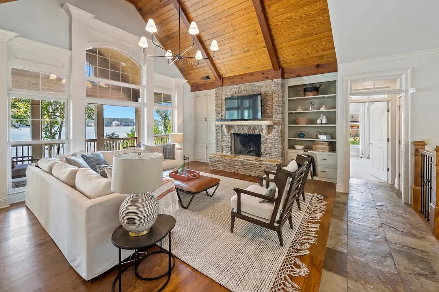 5 bed, 4.0 bath, $15,766 — Photo 1