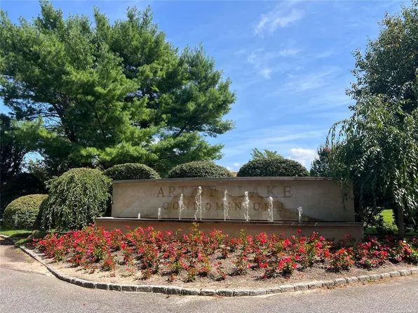 105 Artist Lake Drive #105, Middle Island, NY 11953