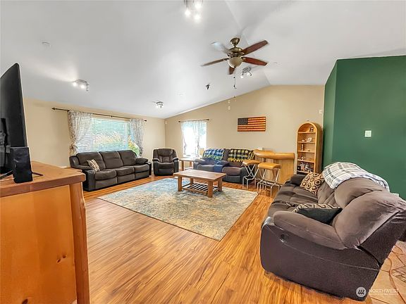 3rd image of 100 SE Eugene Ln