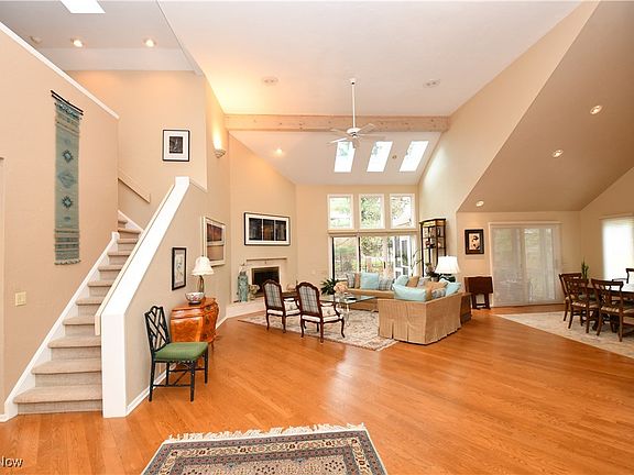 3rd image of 9 Longmeadow Ln