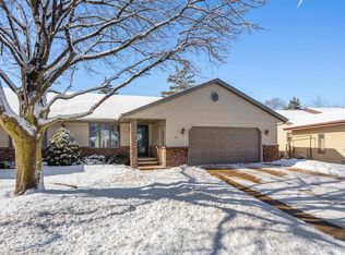 915 W Ridgeview Dr, Appleton, WI 54914