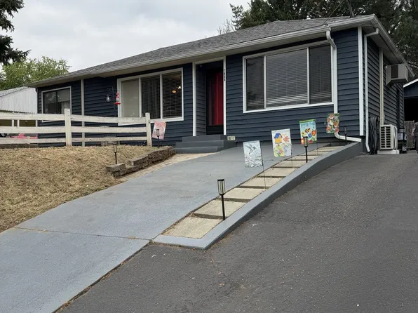 1038 N Myrtle Rd, Myrtle Creek, OR 97457