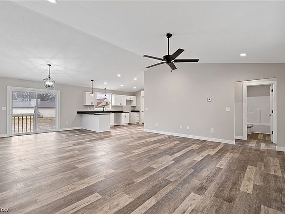 3rd image of 18 Stoll Dr