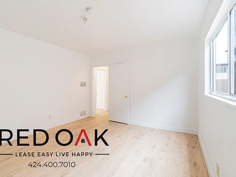 3925 Roxanne Ave #4 — Photo 11
