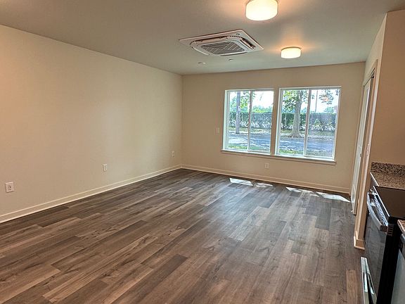 5th image of 1400 Sycamore St #306