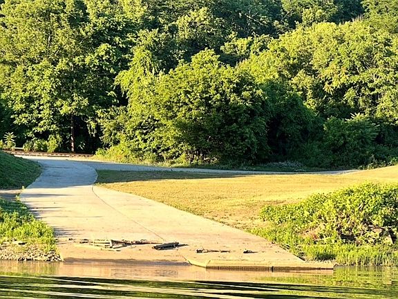 2nd image of 136 Bunola River Rd