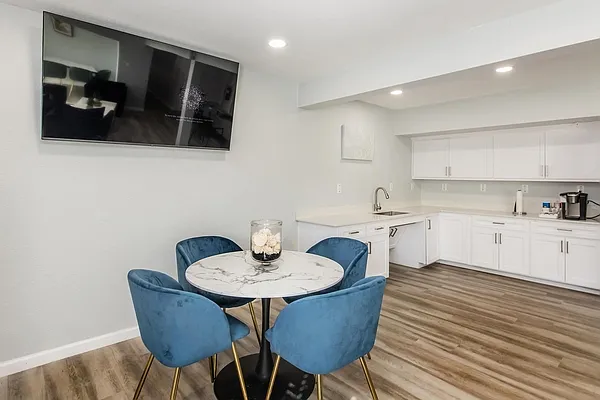 Sierra Heights Apartments — Photo 7