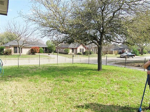 5th image of 501 Silverleaf Ct