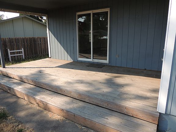 3rd image of 326 Marlon St