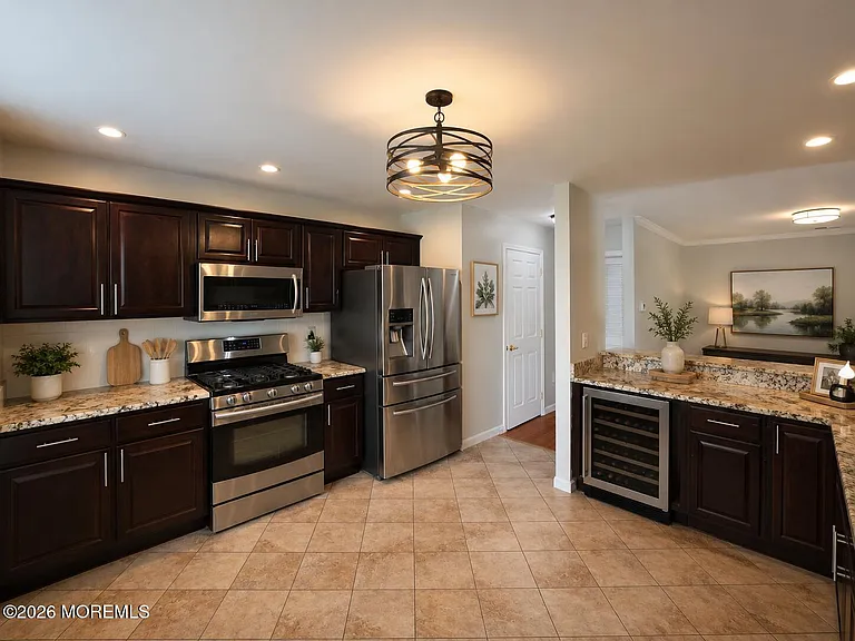 57 Phoenix Ct — Photo 3
