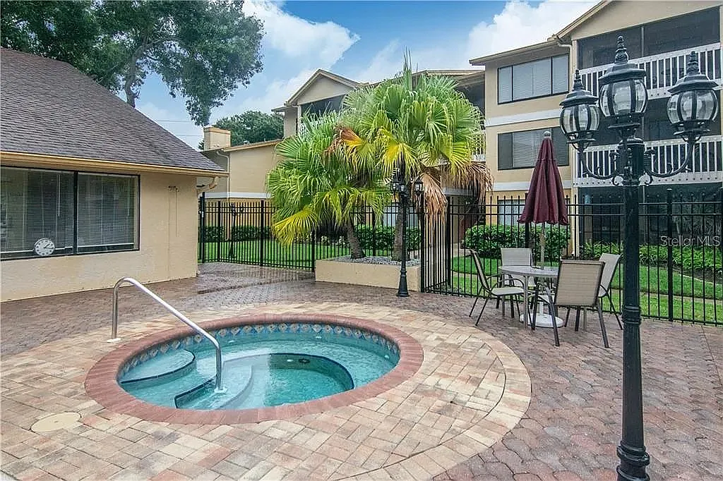 Building Photo - 1550 S Belcher Rd #421