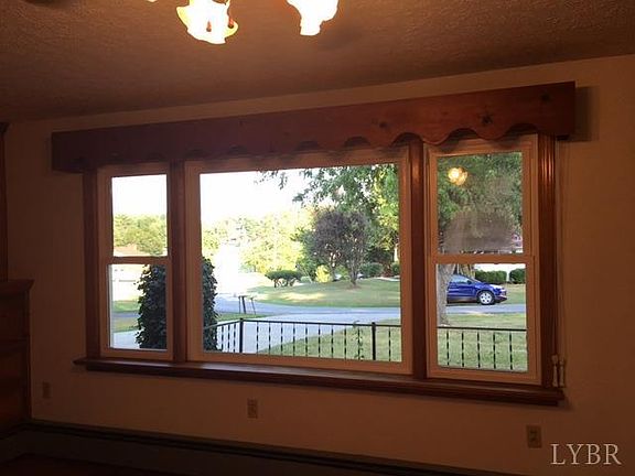 4th image of 189 Brooklawn Dr
