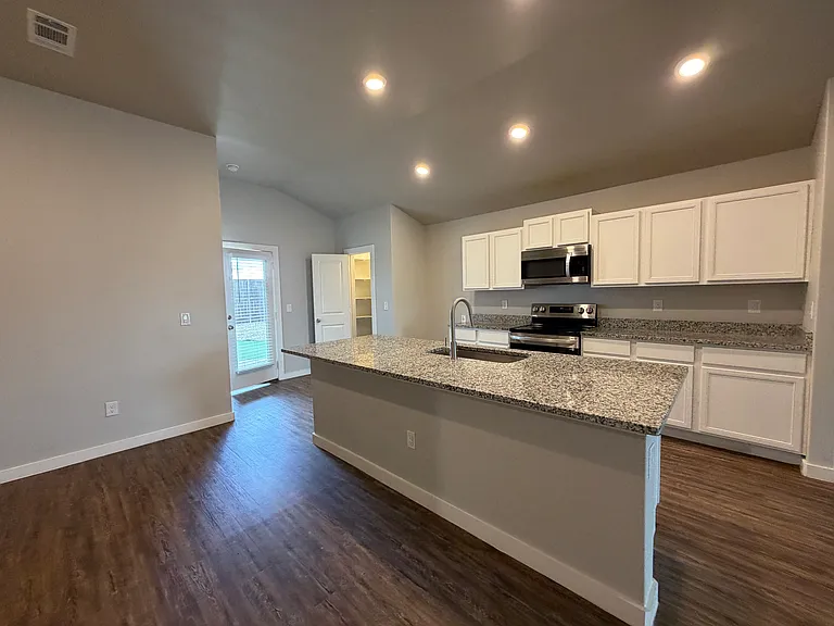 2911 Abbeville Ave — Photo 7
