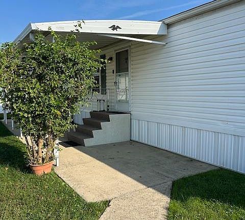 5th image of 556 Holly Dr