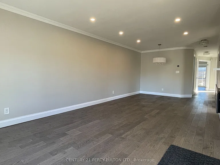 771 Krosno Blvd #UPPER — Photo 4