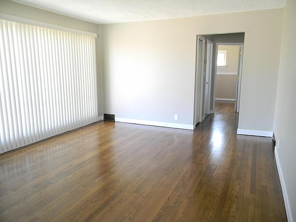 3rd image of 26101 Hoffmeyer St