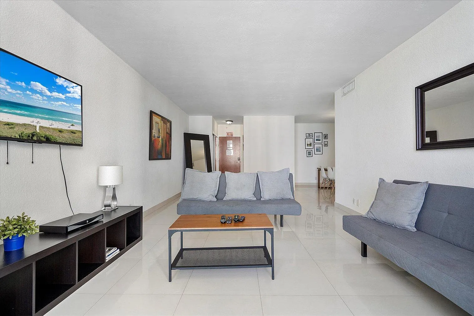 2 bed, 2.0 bath, 1237 sqft, $7,534 — Photo 3