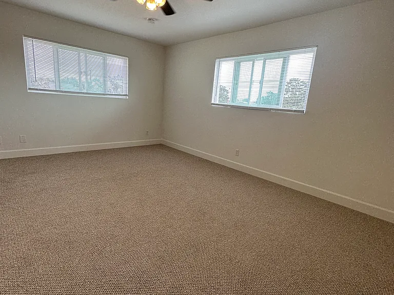 20428 Roslin Ave — Photo 26