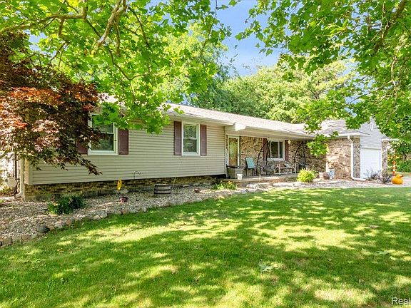 3rd image of 6514 Luanne Dr
