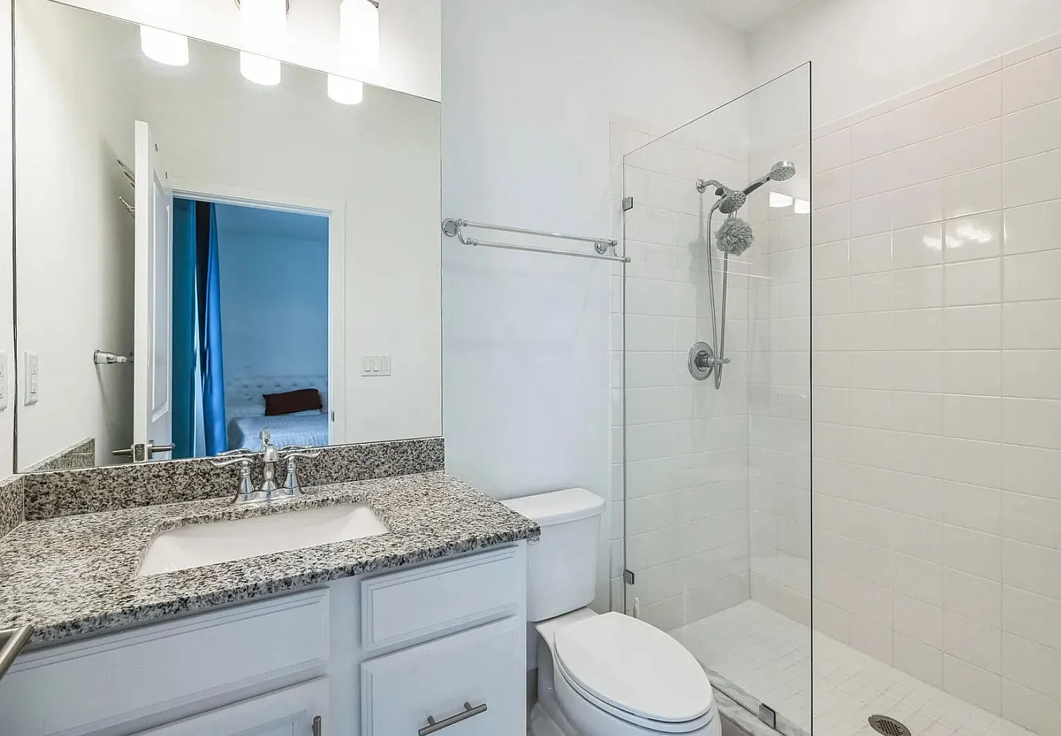 4 bed, 2556 sqft, $4,300 — Photo 2