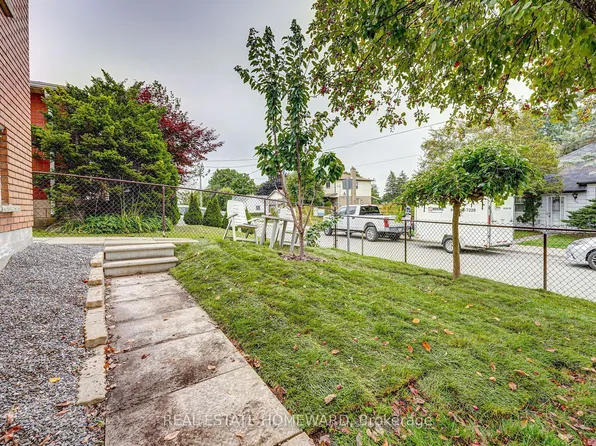 77 Toronto St, Bradford West Gwillimbury, ON L3Z 1N7