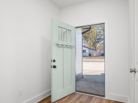 3rd image of 2215 3rd Ave S