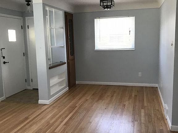 4th image of 22524 Garfield St