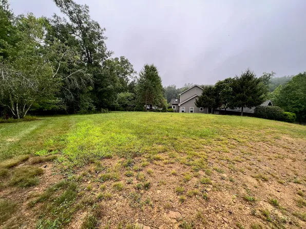 85 Pine Hills Dr, Nashville, IN 47448