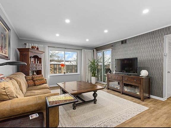 5th image of 6148 Knoll Wood Rd APT 205
