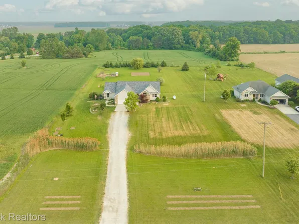 5037 Carrigan Rd, Clyde, MI 48049