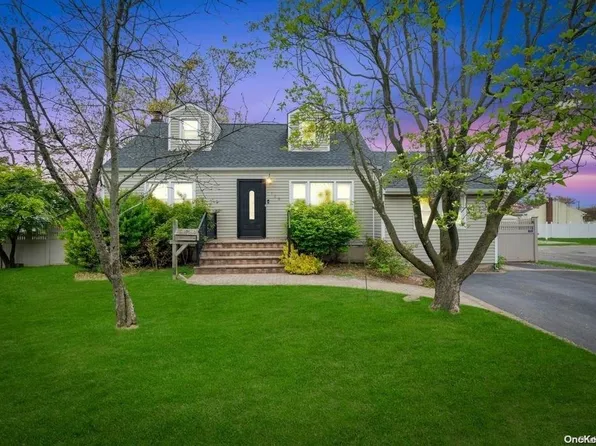 120 N Indiana Avenue, Lindenhurst, NY 11757