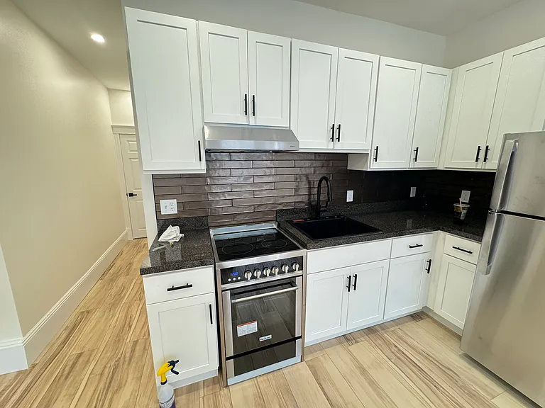 881 Huntington Ave #12 — Photo 2