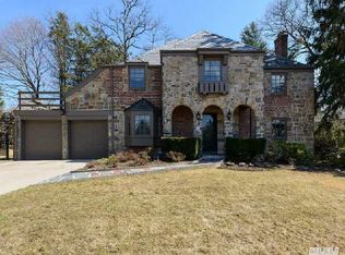 198 Dover Rd, Manhasset, NY 11030