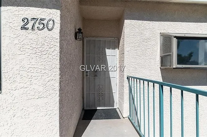 2750 Carnation Ln #4 — Photo 3
