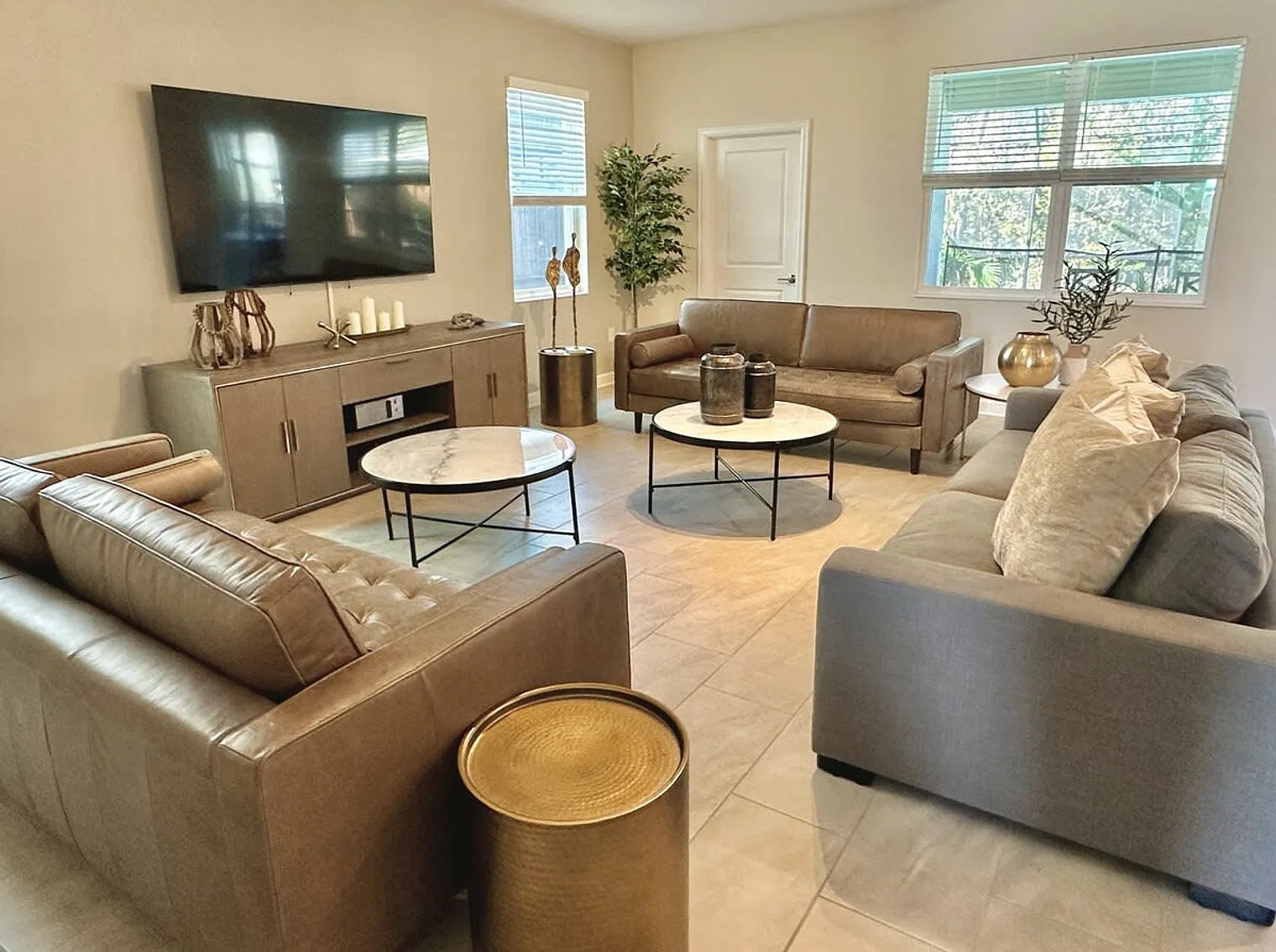 6 bed, 6.0 bath, 3272 sqft, $7,363 — Photo 1